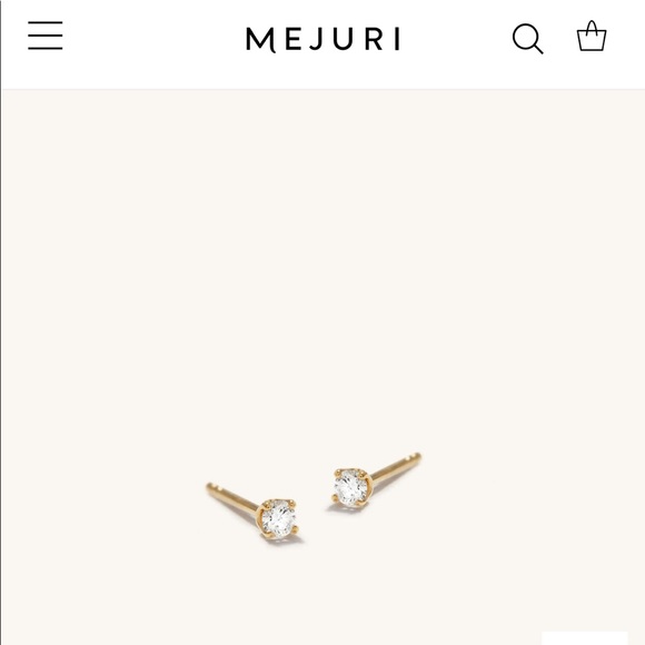 Diamond mini studs - Picture 1 of 1